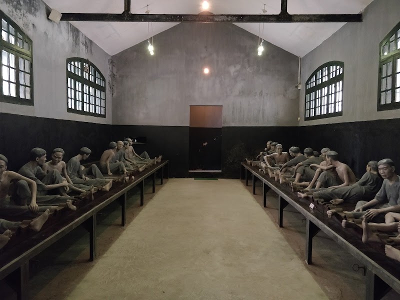 Prison de Hỏa Lò – 1 P. Hỏa Lò, Hoàn Kiếm, Hà Nội (photo 2)