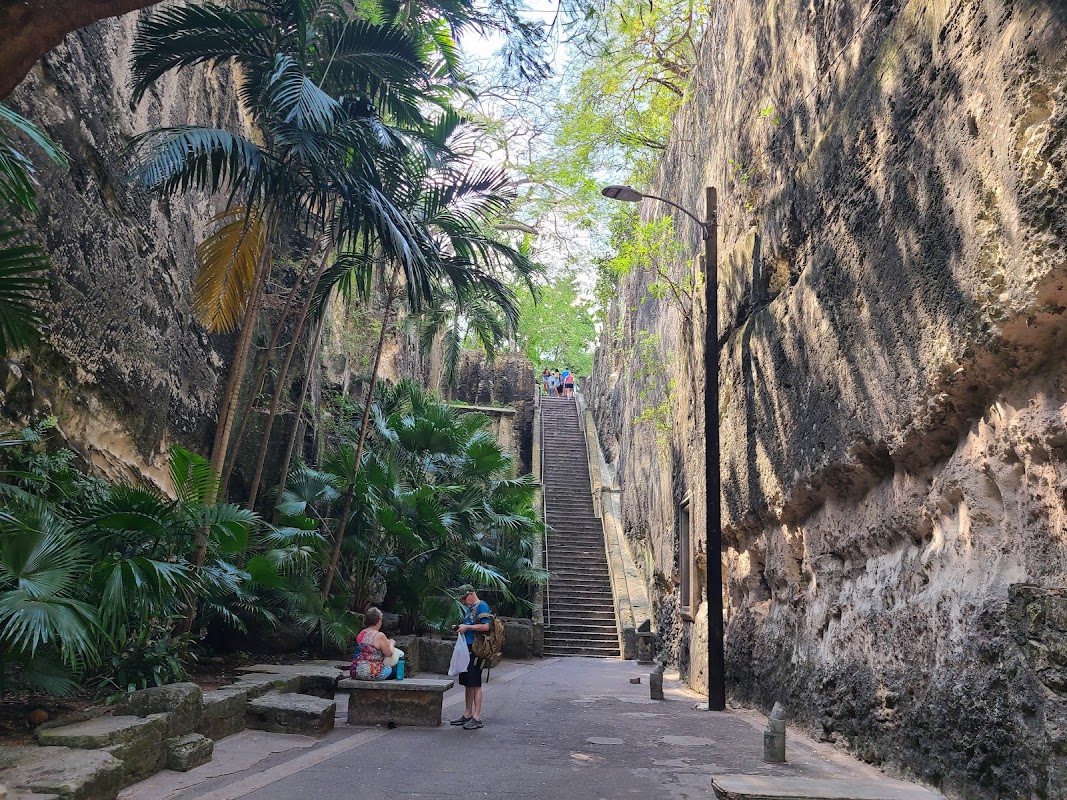 Queen's Staircase – Greenwich St, Nassau (photo 1)