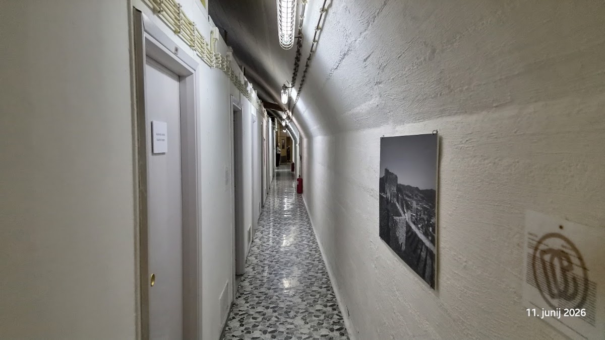 Retrait des billets du bunker – Šehidska 4, Konjic 88400, Bosnie-Herzégovine (photo 1)
