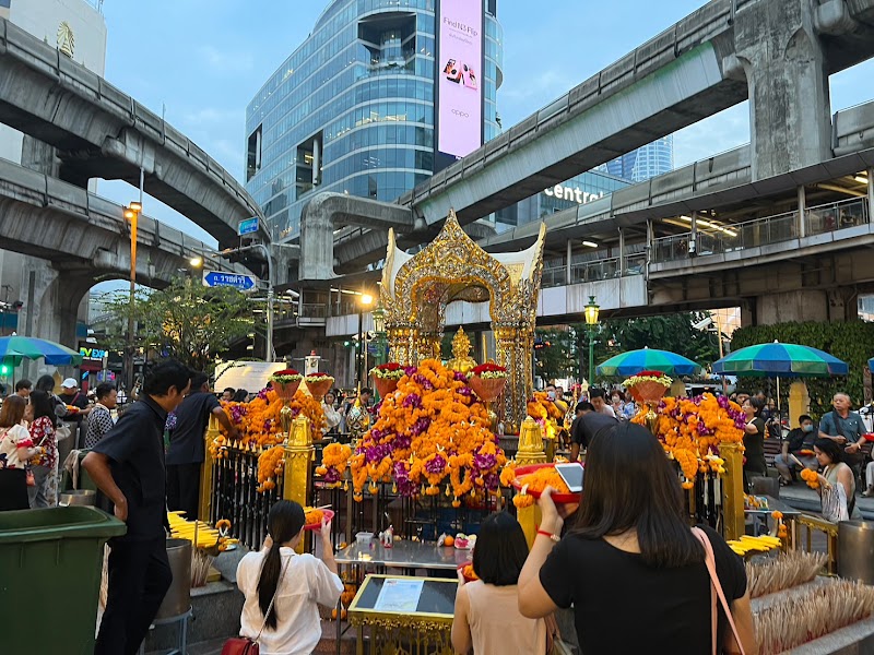 Sanctuaire d'Erawan – 494 Thanon Ratchadamri, Khwaeng Lumphini, Pathum Wan, Krung Thep Maha Nakhon 10330, Thaïlande (photo 2)