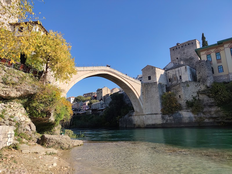 Stari Most et le Kujundžiluk – Stari most, Mostar 88000, Bosnie-Herzégovine (photo 2)