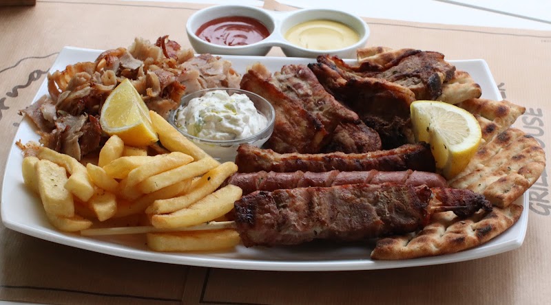 To Steki sti Gonia - Restaurant Himara – Rruga Kaonet, spile Himare Shetitorja, Himarë 9425, Albania (photo 2)