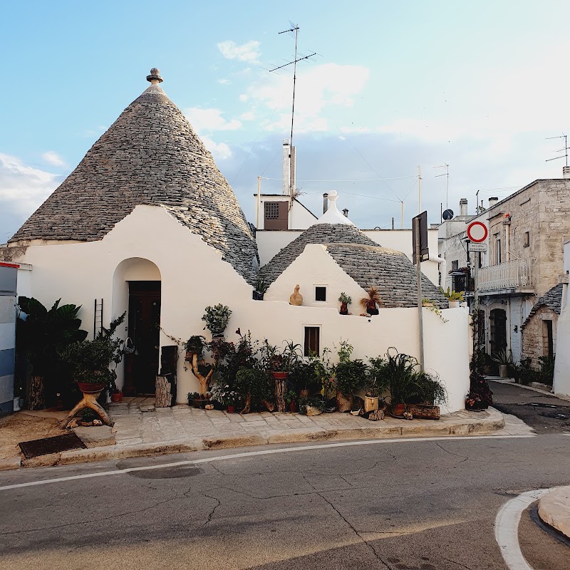 Trullo Sovrano, Alberobello – Piazza Sacramento, 10, 70011 Alberobello BA, Italie (photo 3)