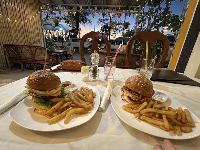 Vanna Restaurant & Bar – Bord de rivière, Kampot, Cambodge (photo 2)
