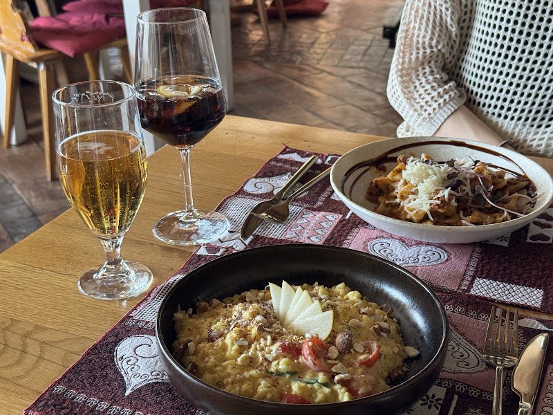 Wine Bar & Restaurant Čarman – Cesta svobode 37, 4260 Bled, Slovénie (photo 3)