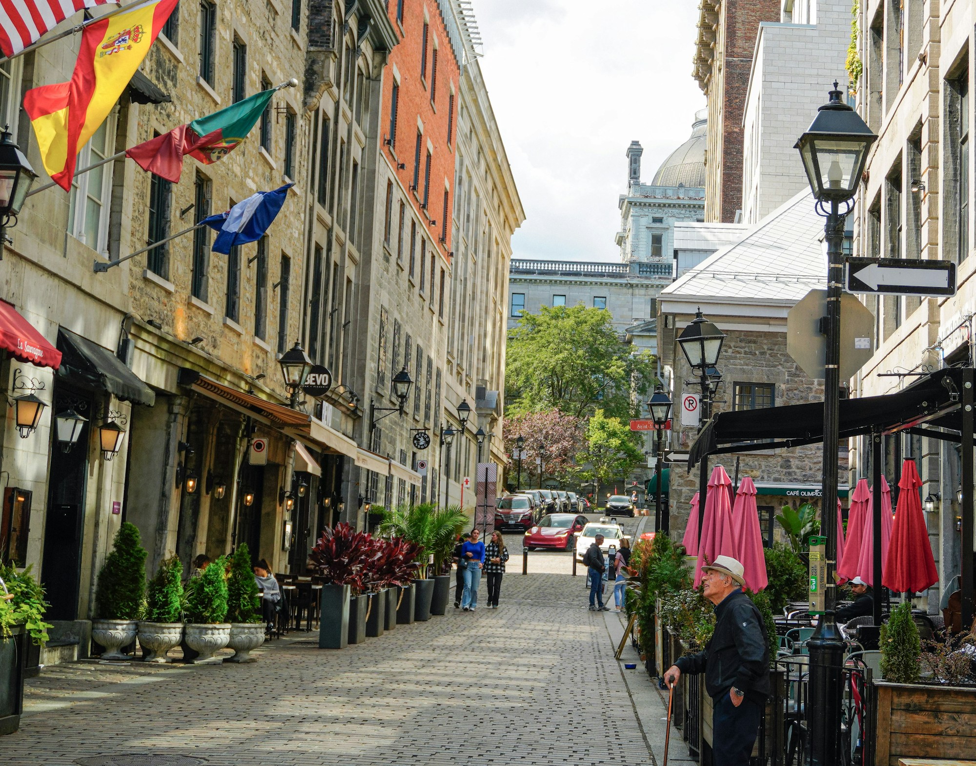 Callejón adoquinado típico del Vieux-Montréal, en el trazado de la contrarreloj