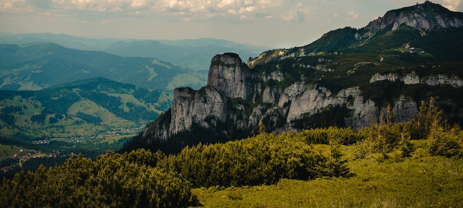 Cresta calcarea e sentieri escursionistici sui Carpazi romeni