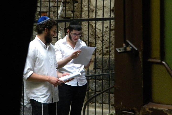 Gozsdu Udvar passage and Rumbach Synagogue on a tip-based tour of the Jewish Quarter
