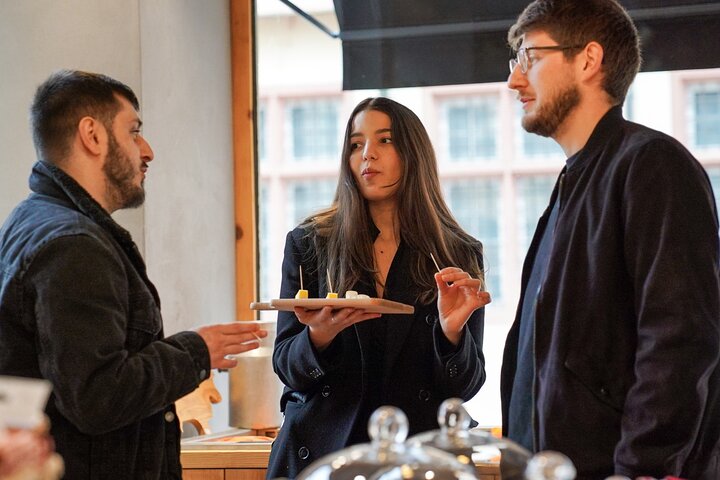 Puesto de especialidades alsacianas durante un food tour en Estrasburgo