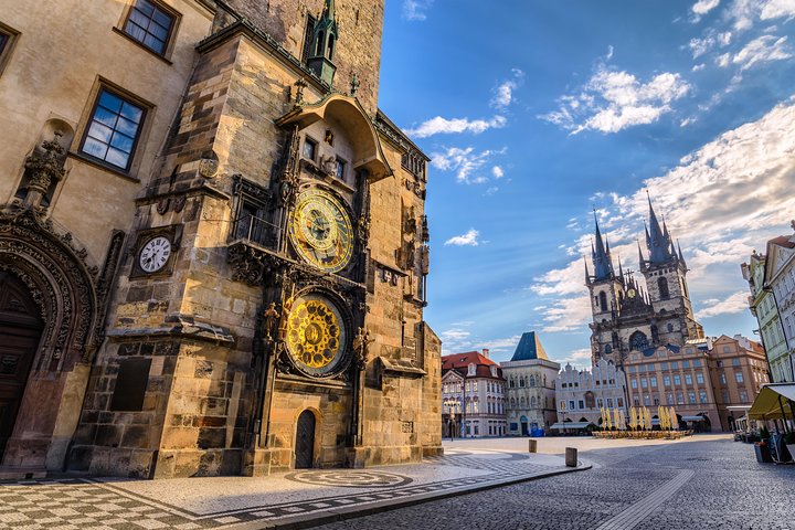 Private guide in front of Prague Castle for a tailor-made tour