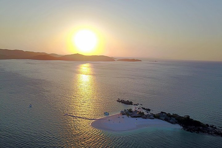 Speedboat au lever du soleil vers les îles Phi Phi
