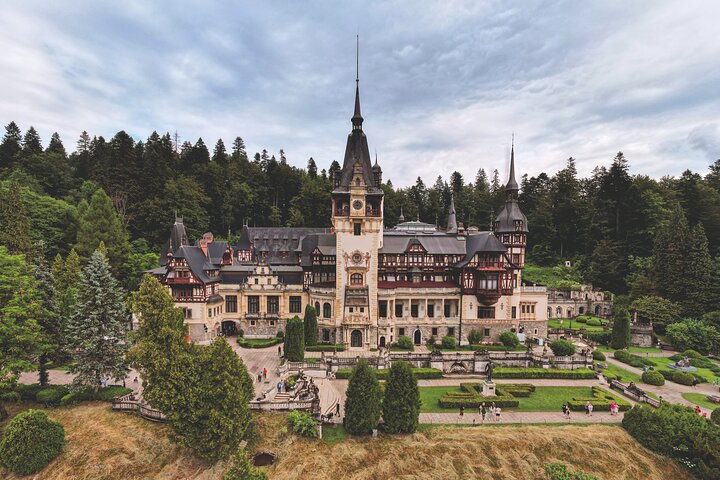 Castello di Peleș a Sinaia, residenza reale neorinascimentale sui Carpazi romeni