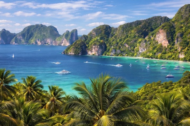 Hors-bord privé au large des îles Phi Phi en Thaïlande