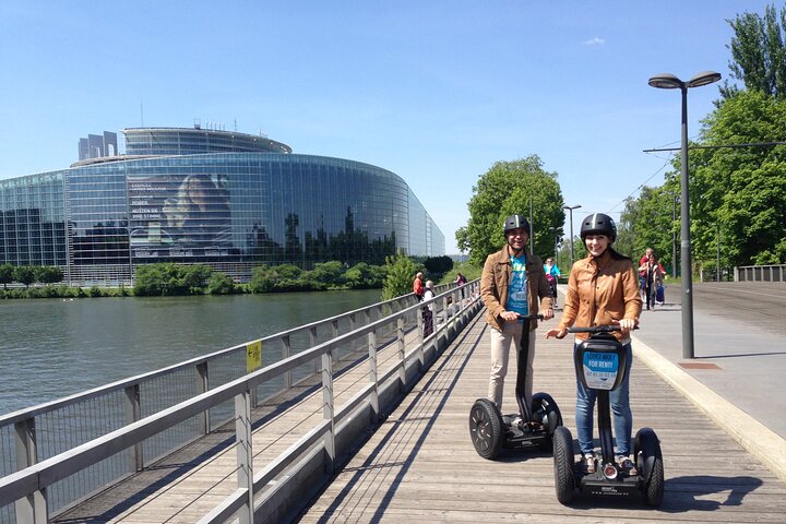 Segway frente a la catedral de Estrasburgo