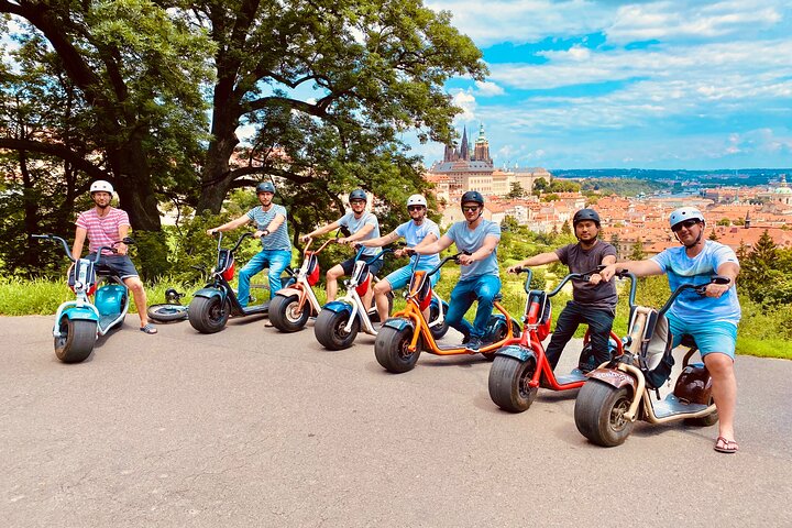Electric Scrooser tour through the Malá Strana district