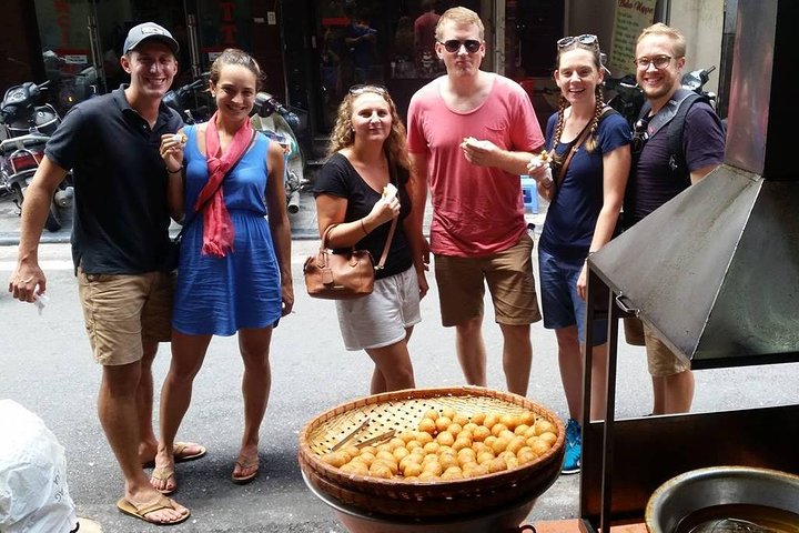 Balade street-food dans le vieux quartier de Hanoï – 41 P. Lương Văn Can, Hoàn Kiếm, Hanoï (photo 1)