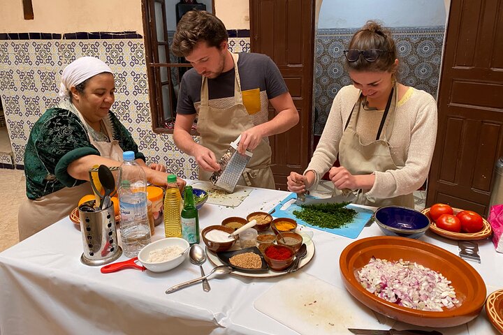 Cours de cuisine marocaine avec la cheffe Laila – Rue Riad Zitoun Jdid, près du palais de la Bahia, Marrakech (photo 1)
