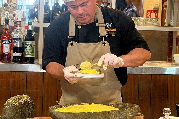 Cuisine de rue du centre historique de Lima – Gran Hotel Bolívar, Plaza San Martín, centre historique de Lima (photo 2)