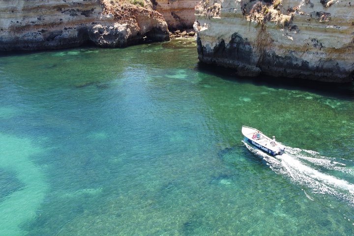 Grottes de Ponta da Piedade en bateau – Bureau BlueFleet, gare de Lagos, 8600-318 Lagos, Portugal (photo 1)