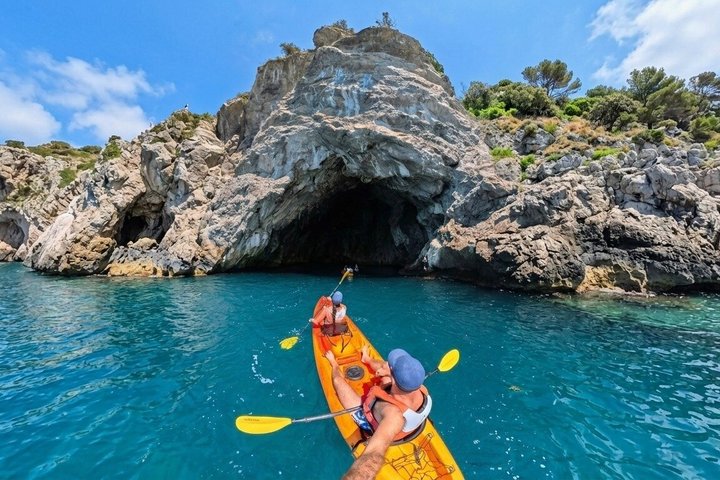 Kayak jusqu'à la grotte de Pandora (photo 1)