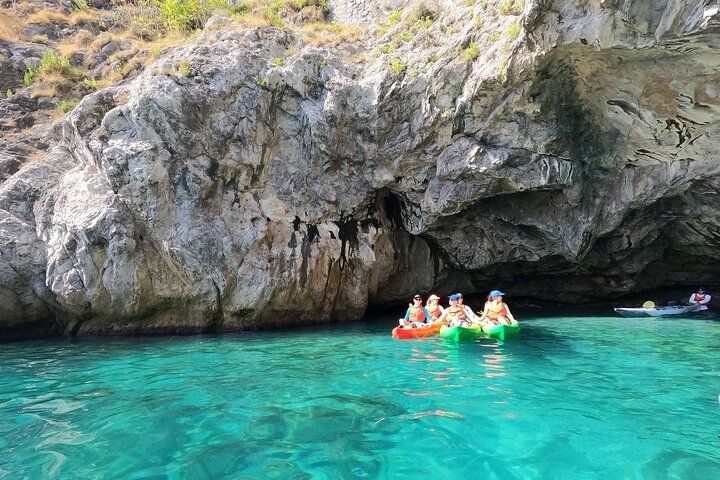 Kayak jusqu'à la grotte de Pandora (photo 2)