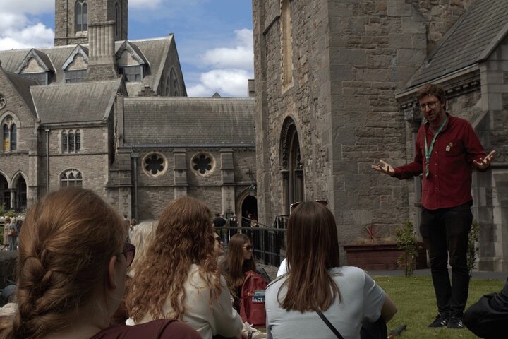Mythologie et folklore irlandais : la balade contée de Dublin – Crown Alley, Temple Bar, Dublin 2, Irlande (photo 1)