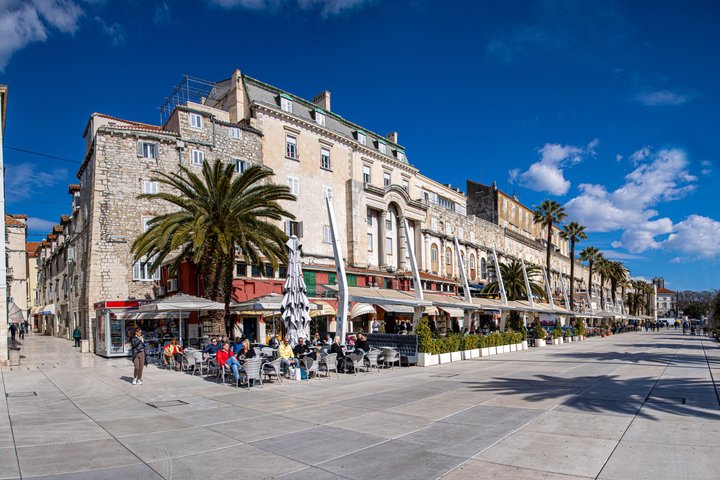 Split et le palais avec un maître en histoire – Porte en laiton, Obala Hrvatskog narodnog preporoda 22, 21000 Split, Croatie (photo 2)