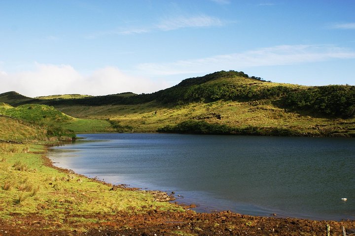 Tour complet de Pico au départ de Horta — vignobles, lagoons et paysages volcaniques (photo 2)