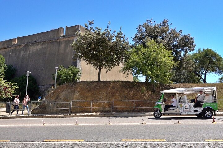Tour de Lagos en tuk-tuk privé – Prise en charge à l'hébergement, Marina de Lagos, 8600-780 Lagos, Portugal (photo 2)