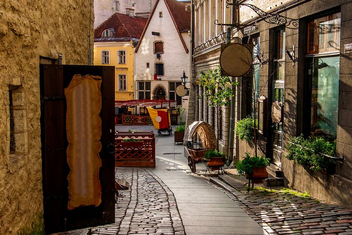 Visite guidée de la vieille ville de Tallinn – Raekoja plats 1, 10114 Tallinn, Estonie (photo 3)