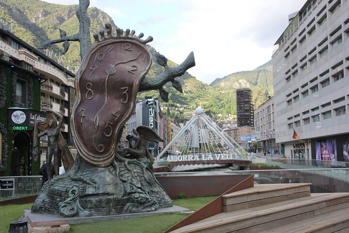 Visite privée d'Andorre-la-Vieille – Plaça de la Rotonda, AD500 Andorra la Vella, Andorre (photo 3)