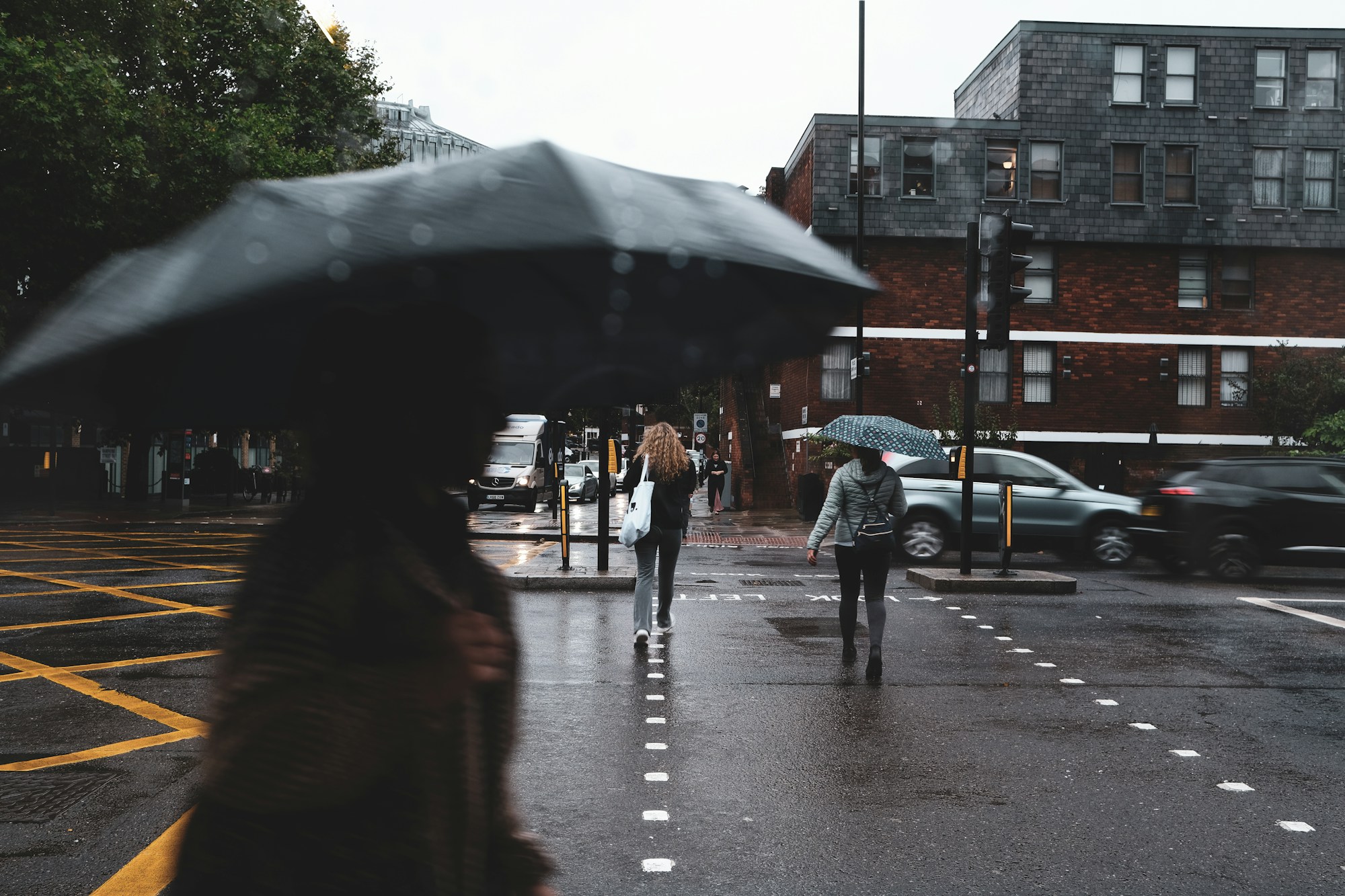 Rue de Londres sous la pluie en automne