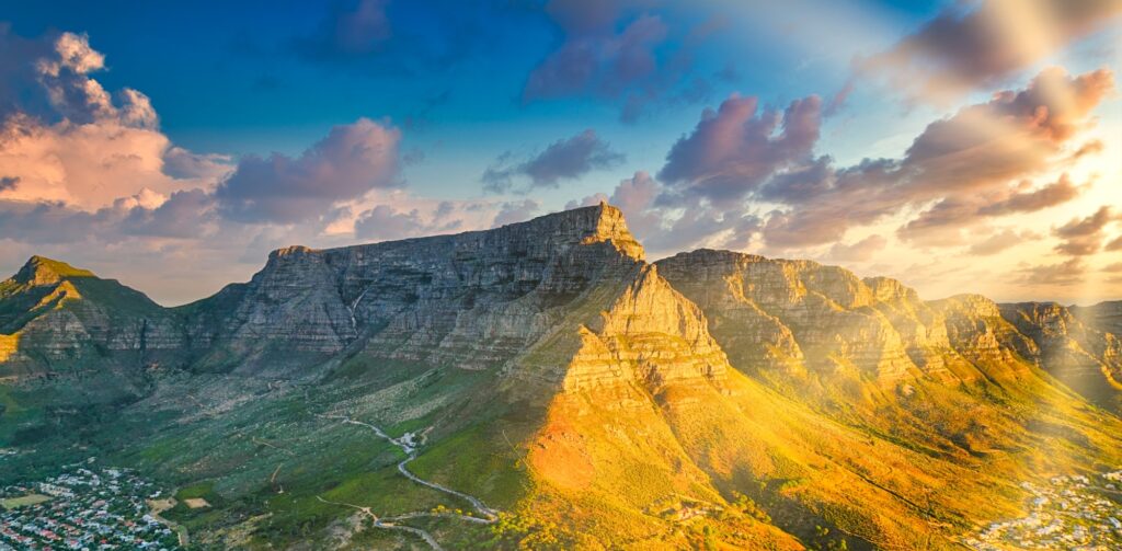 Table Mountain au coucher du soleil, vue depuis Le Cap