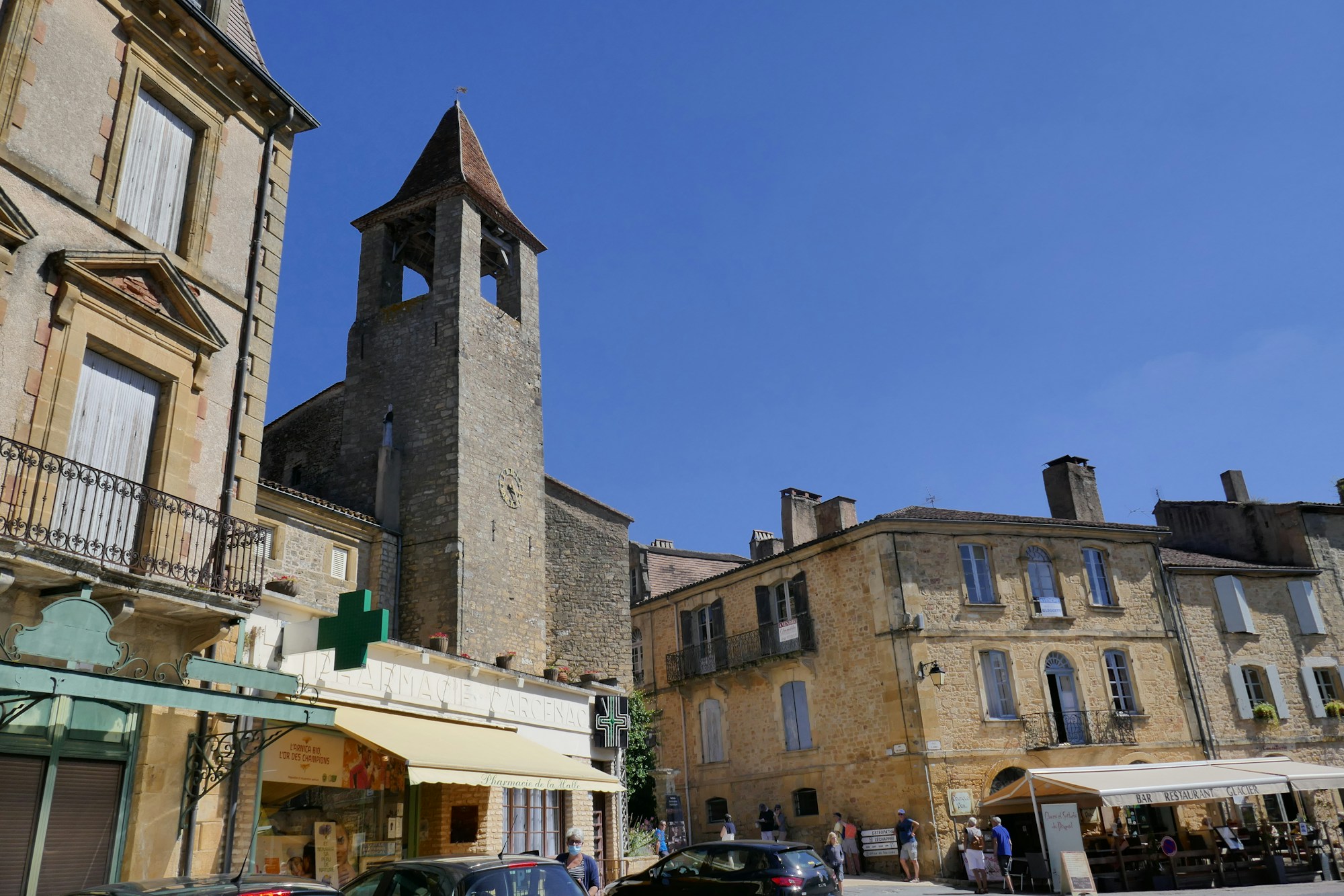 Square of a Dordogne bastide lined with stone houses