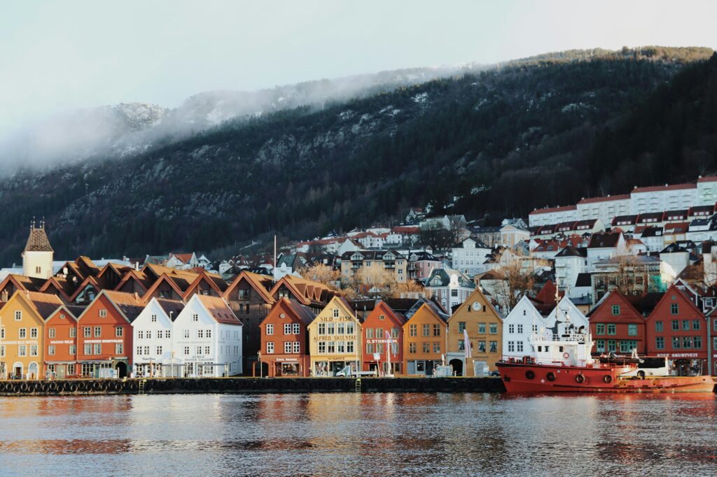 Maisons hanséatiques colorées de Bryggen sur le port de Bergen, Norvège