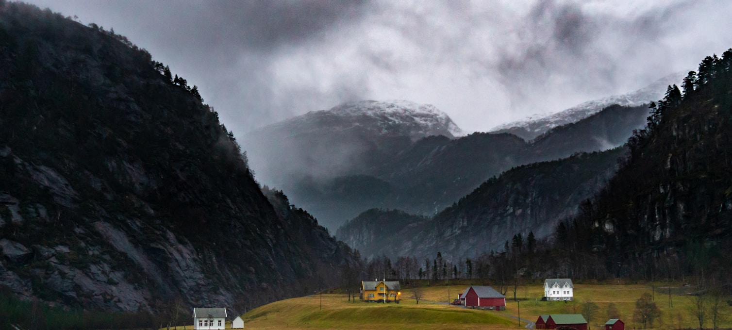 Bergen umgeben von seinen sieben Bergen, Tor zu den norwegischen Fjorden