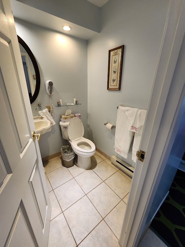 Auberge Gisele's Inn – 387 Shore Road, Baddeck, NS, Canada (photo 3)