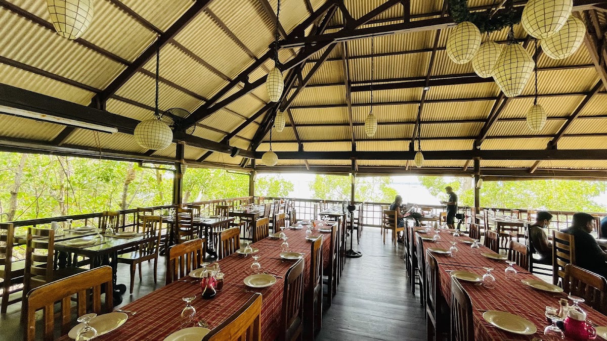 Badjao Seafront Restaurant – PPHX+4V5, Abueg St, Puerto Princesa City, Palawan, Philippines (photo 1)