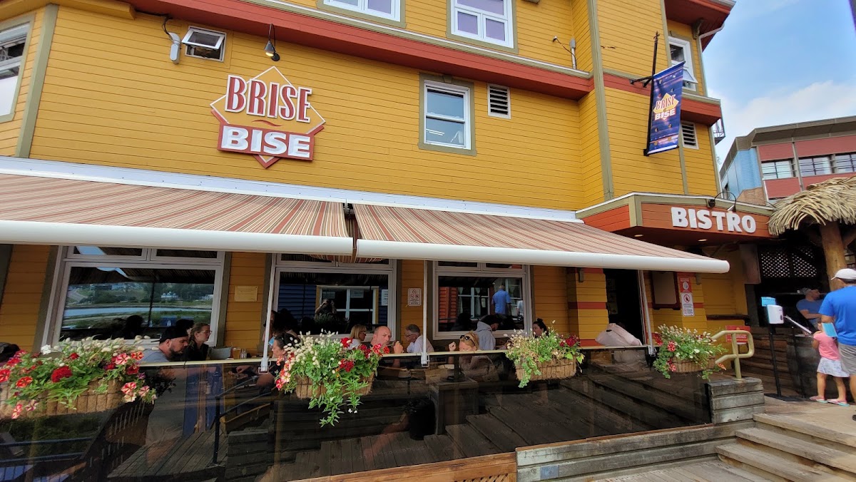 Bistro-Bar Le Brise Bise – 135 Rue de la Reine, Gaspé, QC G4X 1T5, Canada (photo 1)