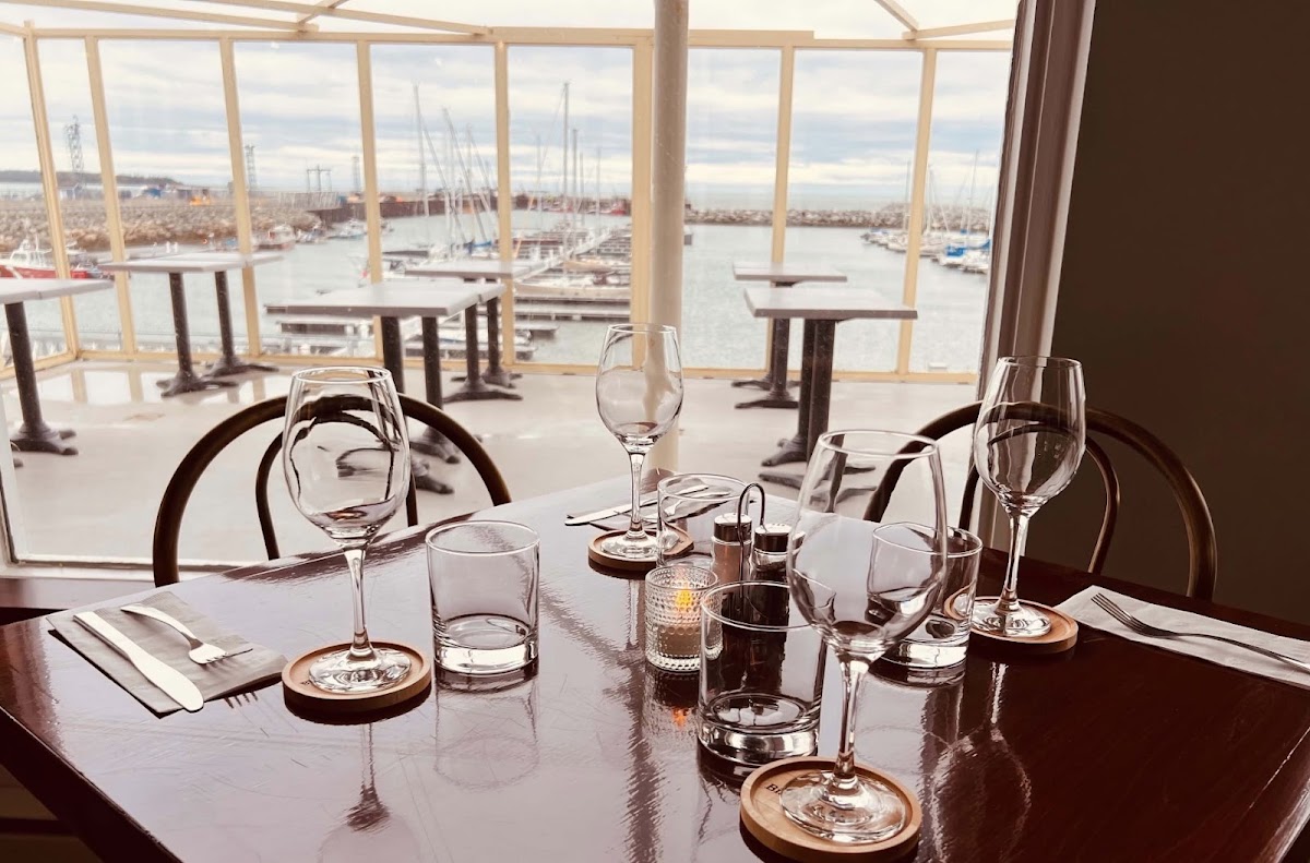 Bistro La Marina Rimouski – 1 rue de la Marina, Rimouski, QC G5L 7C3, Canada (photo 1)