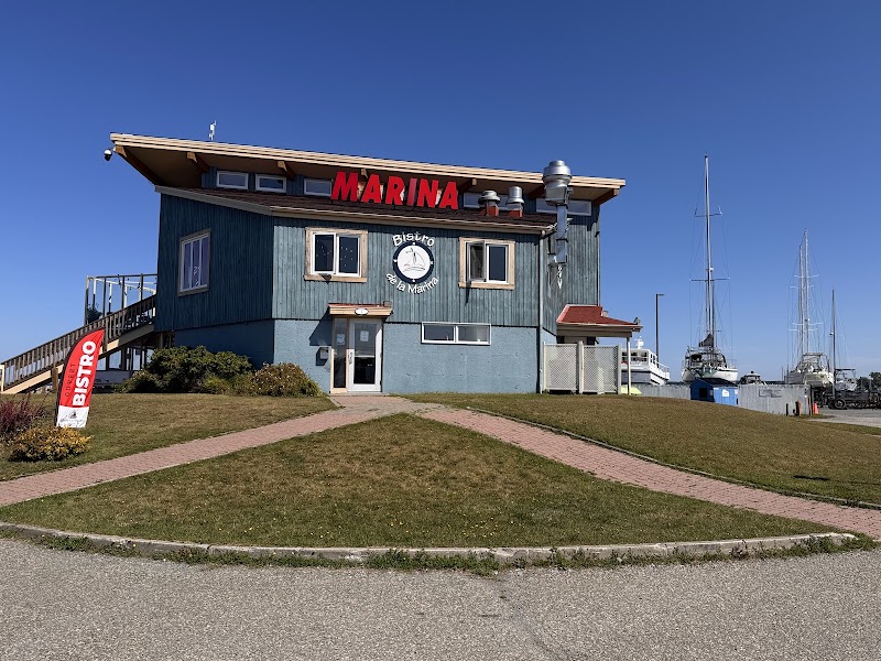 Bistro La Marina Rimouski – 1 rue de la Marina, Rimouski, QC G5L 7C3, Canada (photo 2)