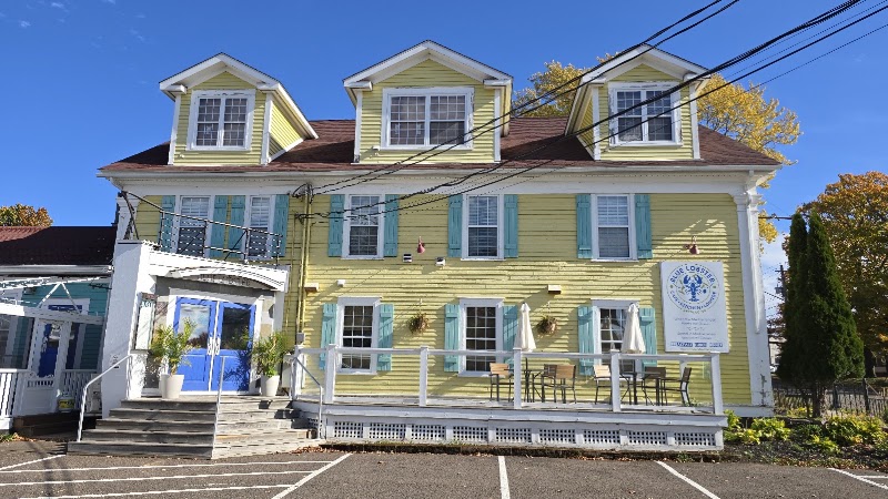 Blue Lobster Cafe + Kitchen & Lounge – 296 Main St, Shediac, NB E4P 2E3, Canada (photo 3)