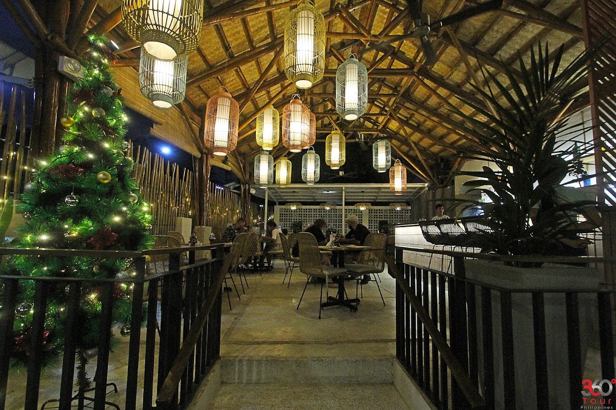 El Kuvo – comesaria st, Coron, Palawan, Philippines (photo 1)