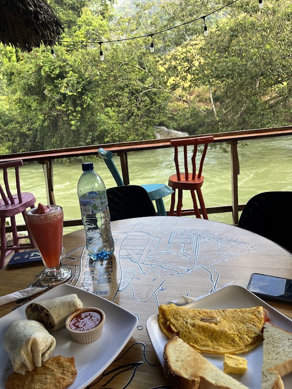 El Retiro Bar & Restaurant – Acceso a Cahabón, Chajmax, Lanquín, Alta Verapaz (photo 2)