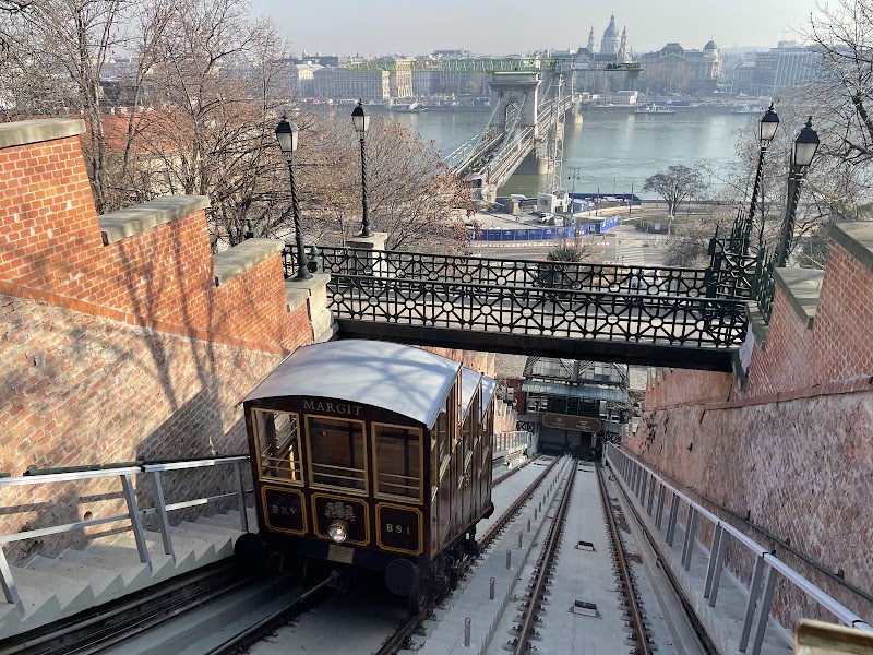 Funiculaire du château de Buda – Clark Ádám tér, 1013 Budapest (photo 2)