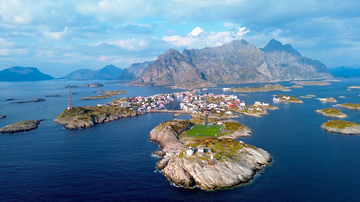 Henningsvær, village de pêcheurs – Henningsvær, Lofoten, Norvège (photo 1)
