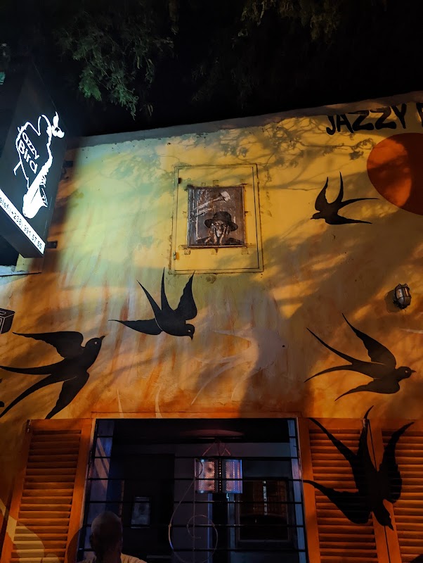 Jazzy Bird Bar Pub – Mindelo, Cap-Vert (photo 3)