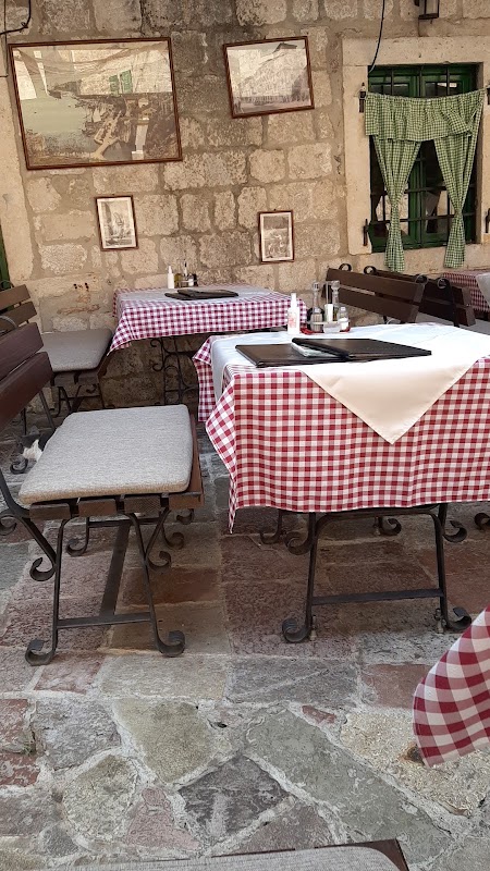 Konoba Scala Santa – Salad Square, Kotor 85330, Monténégro (photo 1)