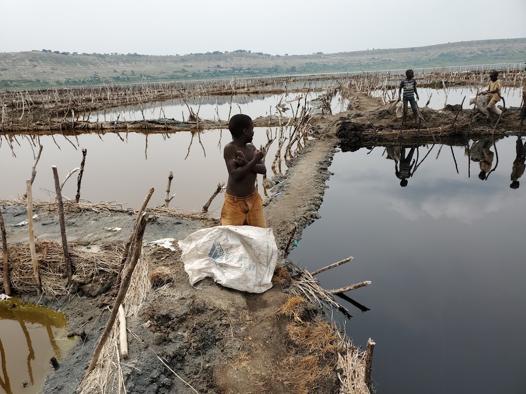 Lac de cratère salé de Katwe – Katwe Salt Lake, Queen Elizabeth National Park, Ouganda (photo 1)