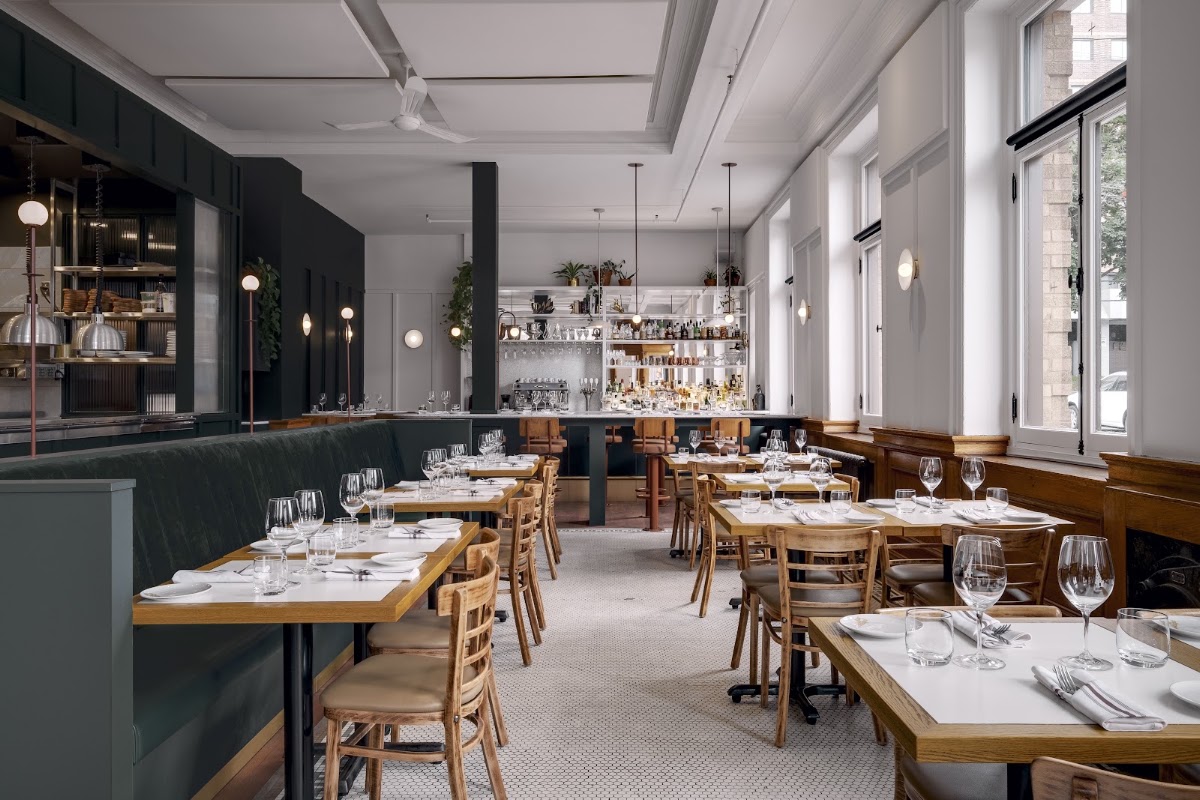 Le Clocher Penché – 203 Rue Saint-Joseph E, Québec, QC G1K 3B1, Canada (photo 1)